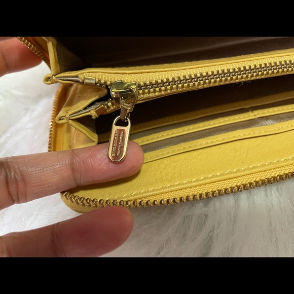 Authentic BURBERRY long zip wallet🌸🦋 - Picture 10 of 16